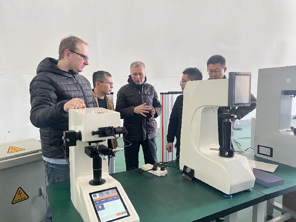 全力測(cè)試丨俄羅斯客戶代表團(tuán)訪問(wèn)濟(jì)南全力測(cè)試技術(shù)有限公司，深化國(guó)際交流合作